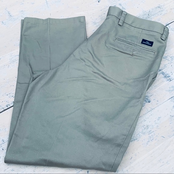 Dockers Other - Dockers khaki pants 36x32 pleated front GUC